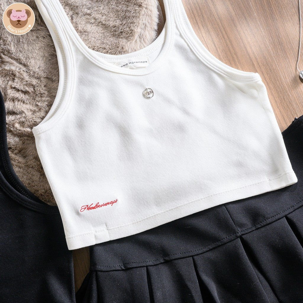 Pup up Tank Top เสื้อกล้ามสีพื้น ครอป ดีเทลติดอะไหล่เงิน ปลายเสื้อปักโลโก้ ผ้าร่องยืดหยุ่น